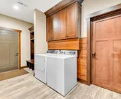 Huge home w/private hot tub, rec room, gas fireplace, firepit, grill, 2 kitchens