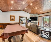 Huge home w/private hot tub, rec room, gas fireplace, firepit, grill, 2 kitchens
