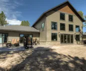Huge home w/private hot tub, rec room, gas fireplace, firepit, grill, 2 kitchens