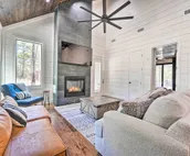 Stunning Broken Bow Gem w/ Hot Tub & Fire Pit