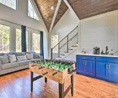 Stunning Broken Bow Gem w/ Hot Tub & Fire Pit