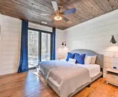 Stunning Broken Bow Gem w/ Hot Tub & Fire Pit