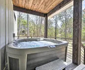 Stunning Broken Bow Gem w/ Hot Tub & Fire Pit