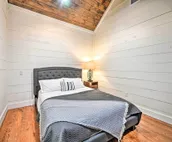 Stunning Broken Bow Gem w/ Hot Tub & Fire Pit