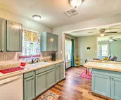 Centrally Located Lawton Home: Dogs Welcome!