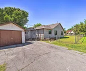 Centrally Located Lawton Home: Dogs Welcome!