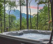 Spectacular Mt Getaway - Amazing views, privacy, hot tub, 4 miles from Cashiers!