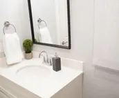 The Cosmopolitan: Modern, Cozy, New 3bedroom Home