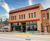Walk to Restaurants, Coffee, Moccasin Springs * Historic + Modern + Downtown