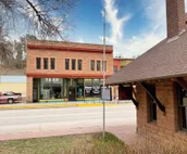 Walk to Restaurants, Coffee, Moccasin Springs * Historic + Modern + Downtown