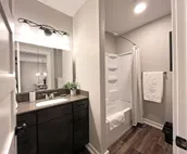 Walk to Restaurants, Coffee, Moccasin Springs * Historic + Modern + Downtown