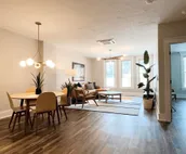 Walk to Restaurants, Coffee, Moccasin Springs * Historic + Modern + Downtown