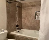 Cheerful, spacious, sunny & comfy 4-bdrm home