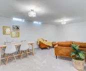 ⭐️Chic 5BR Home Family/Pet Friendly W/ Fenced Yard