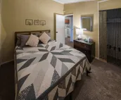Vintage Experience - Mid Century Retro Retreat- 3 Bedroom in Central Sioux Falls