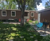 Vintage Experience - Mid Century Retro Retreat- 3 Bedroom in Central Sioux Falls