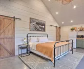 Rustic Rapid City Farmhouse w/ Mountain Views