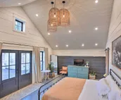 Rustic Rapid City Farmhouse w/ Mountain Views