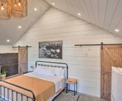 Rustic Rapid City Farmhouse w/ Mountain Views