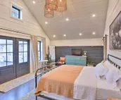 Rustic Rapid City Farmhouse w/ Mountain Views
