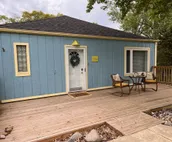 Huge Private Yard w/ hot tub 2 blocks from Beach
