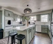 Yukon Boho Bungalow w/ Huge Kitchen just off I-40
