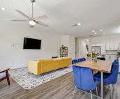 King Bed, Family Stay, Near Riverwalk, Food & Fun!