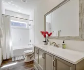King Bed, Family Stay, Near Riverwalk, Food & Fun!