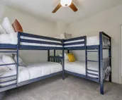 King Bed, Family Stay, Near Riverwalk, Food & Fun!