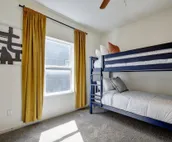 King Bed, Family Stay, Near Riverwalk, Food & Fun!