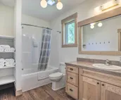 Idyllic Gem: Screened Porch, 1/2 Mi to River!