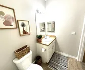4 Bedroom Campus Condo with Pool
