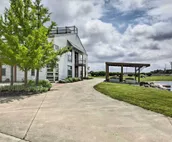 Trendy New Haven Studio: 10 Mi to Fort Wayne!