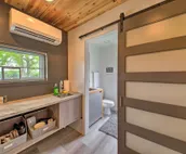 Trendy New Haven Studio: 10 Mi to Fort Wayne!