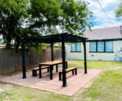 Central OKC. Few Min to Plaza, Paseo, Asian. King Bed w/ in-room TV. NO CHORES!!