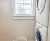 Central OKC. Few Min to Plaza, Paseo, Asian. King Bed w/ in-room TV. NO CHORES!!
