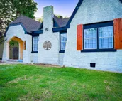 Central OKC. Few Min to Plaza, Paseo, Asian. King Bed w/ in-room TV. NO CHORES!!
