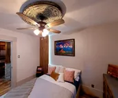 Enjoy relaxing comfort in this uniquely designed home - 5min from Frontier Park