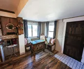 Enjoy relaxing comfort in this uniquely designed home - 5min from Frontier Park