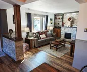 Enjoy relaxing comfort in this uniquely designed home - 5min from Frontier Park