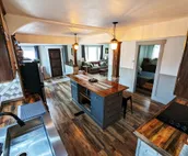 Enjoy relaxing comfort in this uniquely designed home - 5min from Frontier Park
