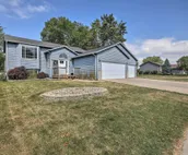 Inviting Sioux Falls Home ~ 5 Mi to Downtown!