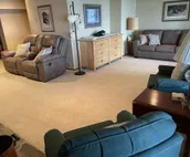 LeeLee's Lake house!Relaxing, Private Beach & Yard, Dock & room for your Jetski!