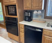 LeeLee's Lake house!Relaxing, Private Beach & Yard, Dock & room for your Jetski!