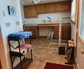 LeeLee's Lake house!Relaxing, Private Beach & Yard, Dock & room for your Jetski!