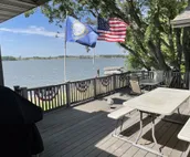 LeeLee's Lake house!Relaxing, Private Beach & Yard, Dock & room for your Jetski!