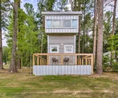 Chic Tiny Home Retreat ~ 2 Mi to MSU Campus!