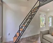 Chic Tiny Home Retreat ~ 2 Mi to MSU Campus!