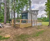 Chic Tiny Home Retreat ~ 2 Mi to MSU Campus!