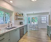 Modern Boho Gem: Yard + 10 Mi to Baxter Arena
